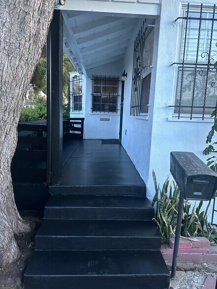 Primary Photo - 9701 S Hoover St