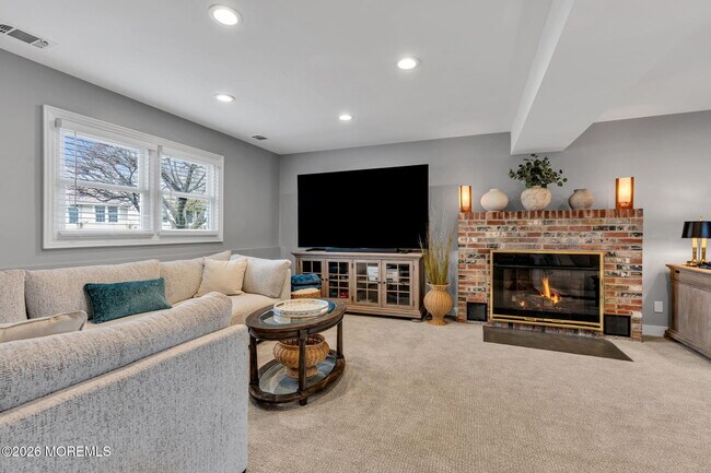 Building Photo - 2412 Homestead Ave