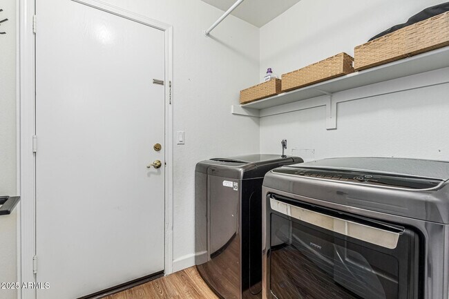 Building Photo - 4109 E Graythorn Ave