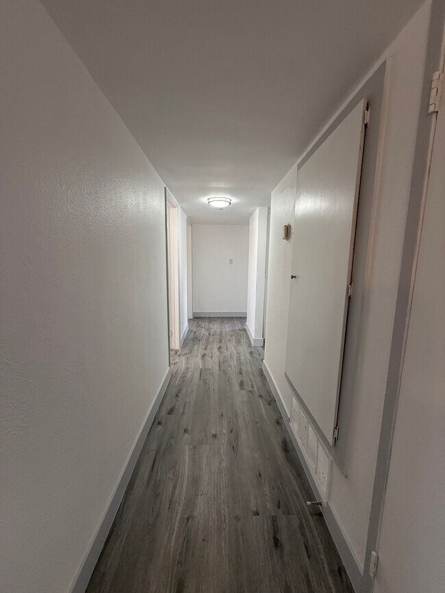 Building Photo - Beautifully Upgraded 4 Bedroom, 2 Bath! Do...