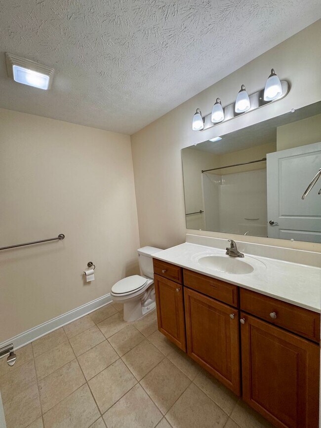 Building Photo - Townhouse for Rent in Spring Oaks!