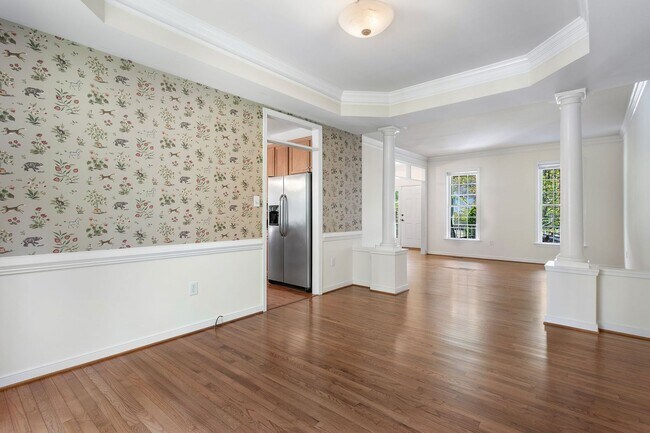 Building Photo - BEAUTIFUL 5 BEDROOM HOME IN HAMPTON PARK