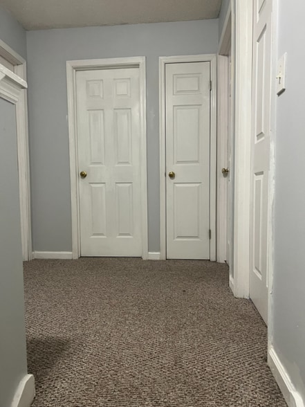 Building Photo - 6585 Carriage Ct