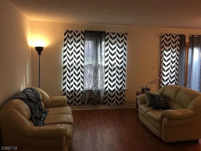 Building Photo - 5 Pheasant Run