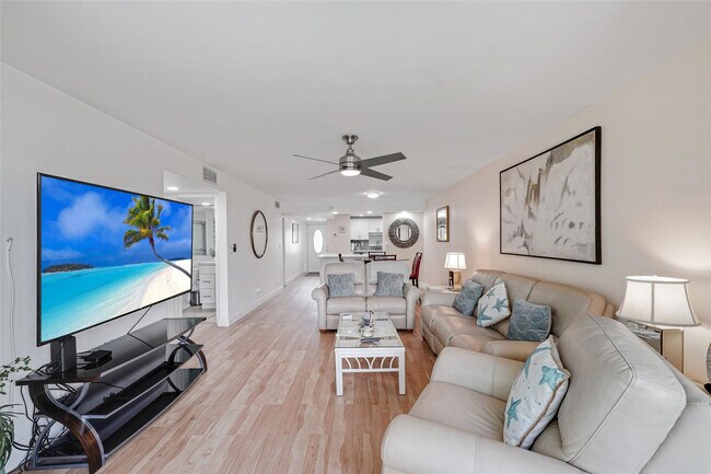 Building Photo - 361 S Hollybrook Dr