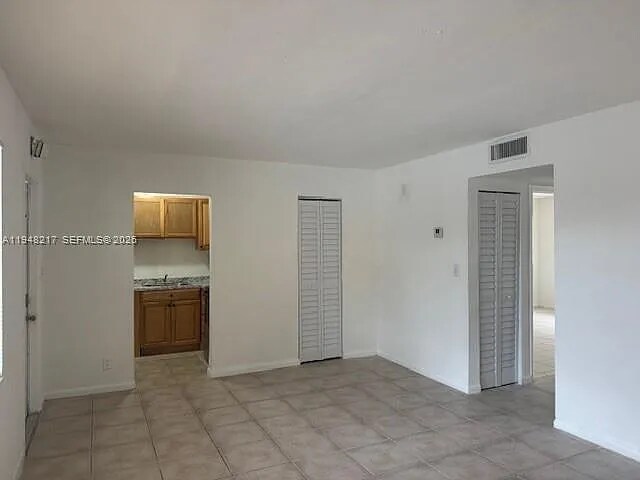 Building Photo - 241 SE 9th Ave