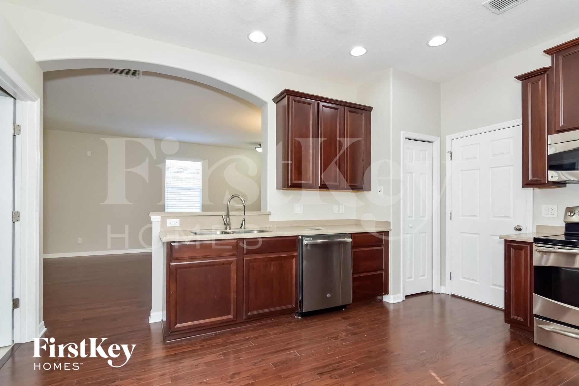 Building Photo - 7847 Foxgrove Dr