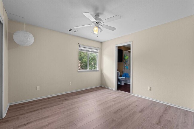 Building Photo - 2310 Sweet Clover Dr
