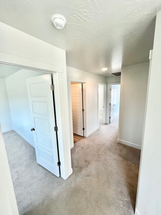 Building Photo - 3172 E Sky Rim Wy
