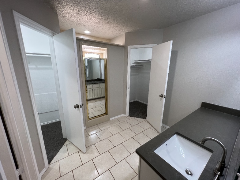 Building Photo - 6417 Canyon Cir
