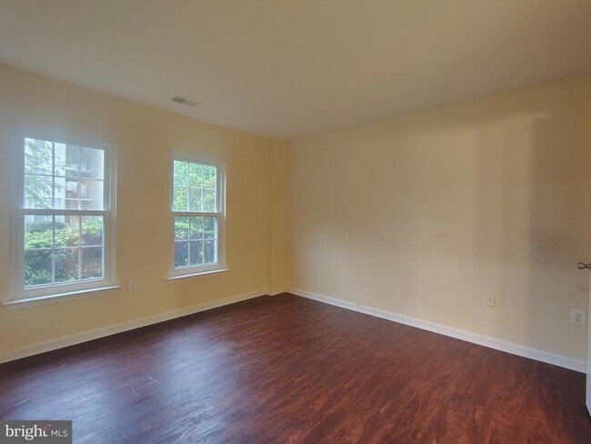 Building Photo - 17701 Kilmarnock Terrace