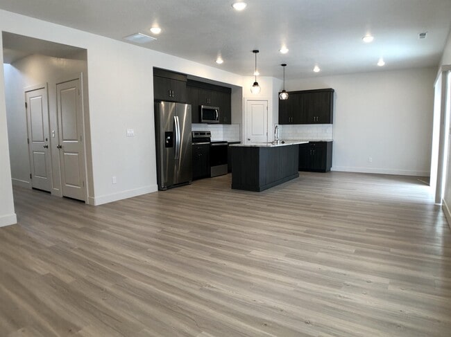 Building Photo - 437 S 1400 E