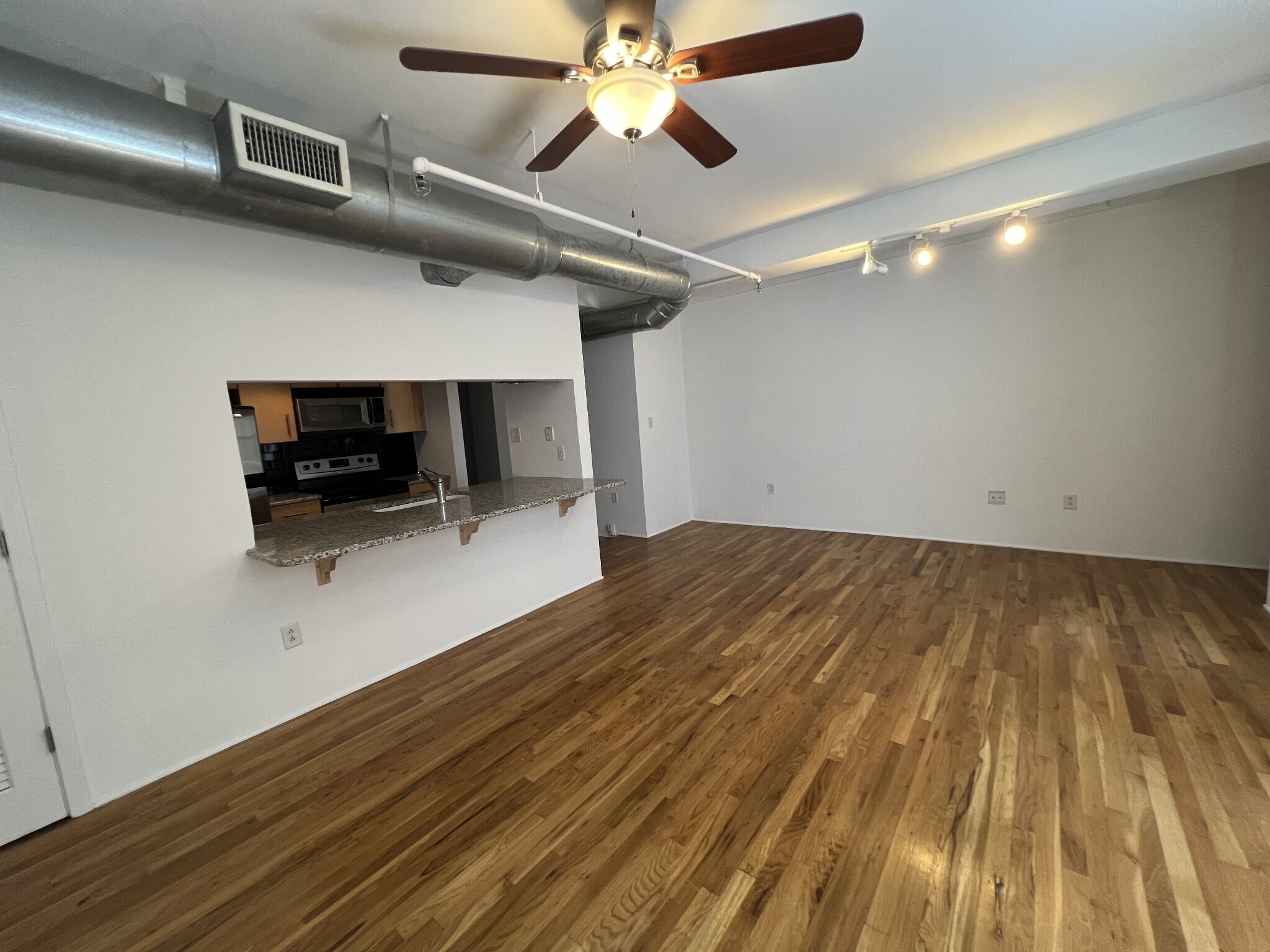 Building Photo - 700 Church St