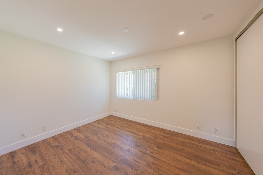 Building Photo - 7852 Bobbyboyar Ave