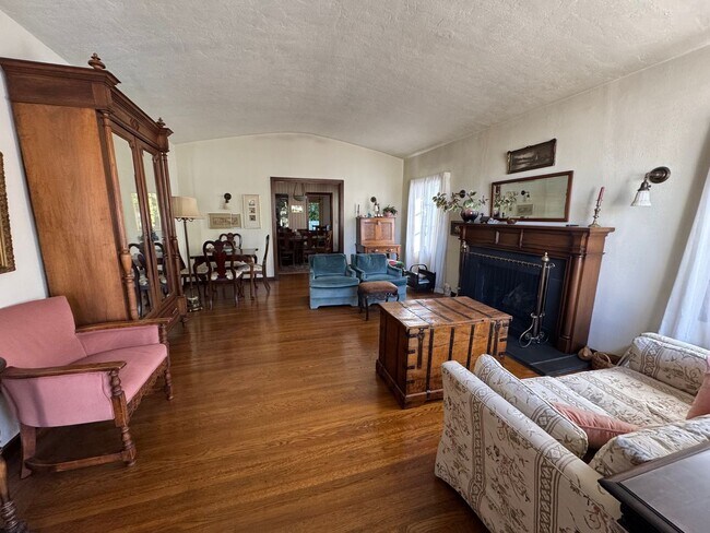 Building Photo - Spacious Spanish-Styled 3Bed/2Bath SFH For Rent in the Desirable City of Alameda, Ca!!!