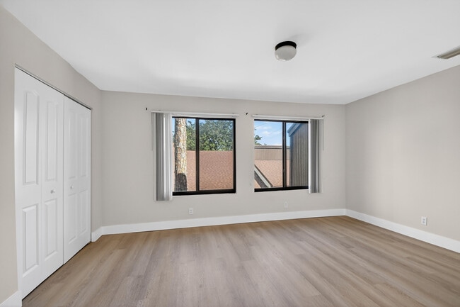 Building Photo - 5352 Bosque Ln