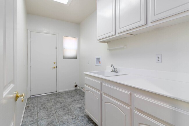 Building Photo - 32579 Valentino Way