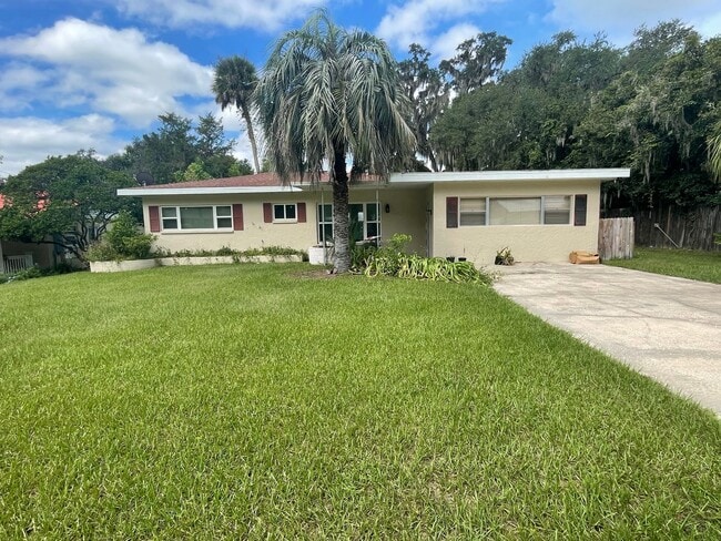 Primary Photo - Fully Furnished 3BR/2BA Home in Dunnellon ...