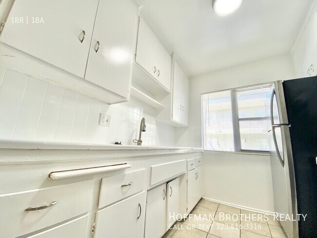 Building Photo - 3956 Stevely Ave