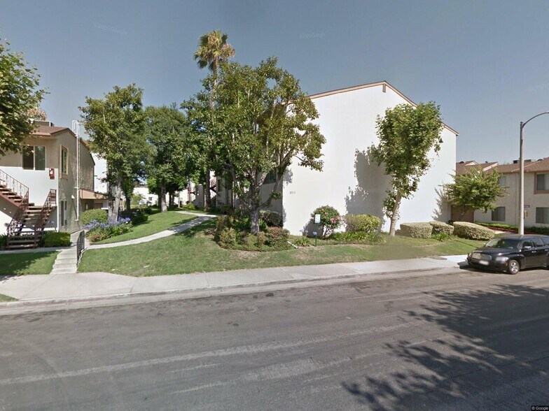 Building Photo - 5484 Dobbs St