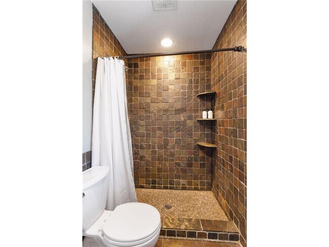 Building Photo - 2313 Cole Ave SE