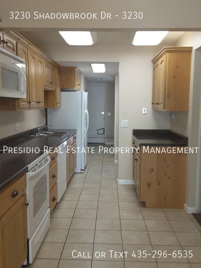 Building Photo - 3230 N Shadowbrook Dr