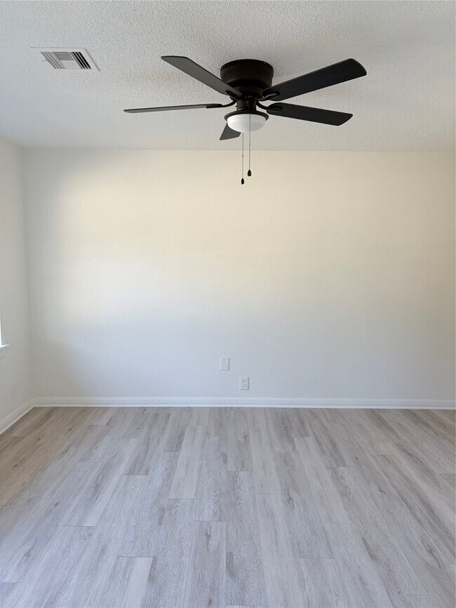 Building Photo - 4601 W 43rd St