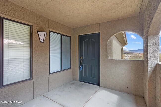 Building Photo - 5751 N Kolb Rd