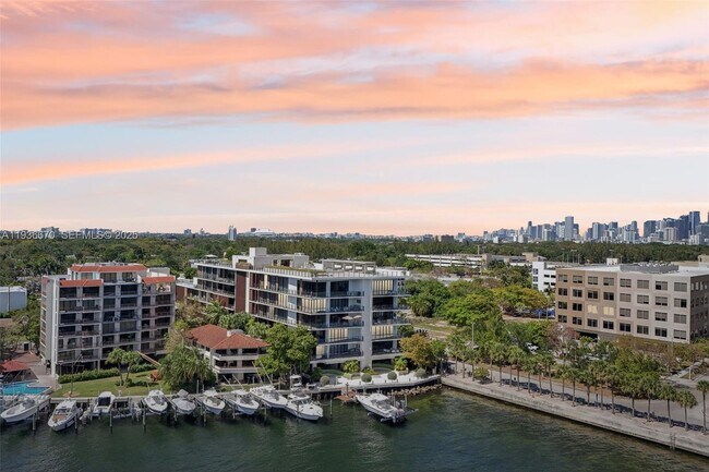 Building Photo - 3581 E Glencoe St