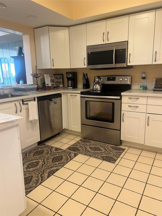 Building Photo - 7030 Half Moon Cir