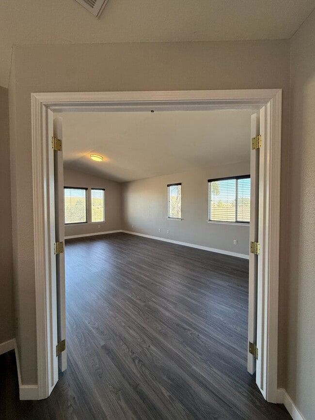 Building Photo - Beautiful River Oaks Large Two Story Home With Three Car Garage