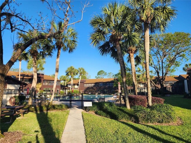 Building Photo - 552 Fairways Dr