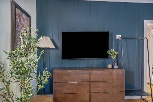 Building Photo - 52 Church St