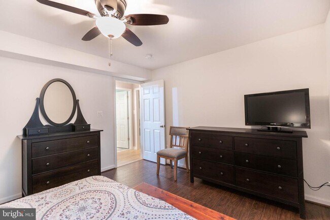 Building Photo - 8061 Side Hill Dr