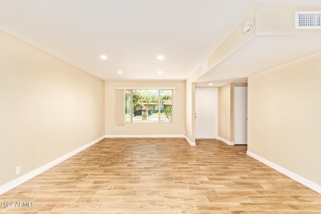 Building Photo - 5320 E Hearn Rd