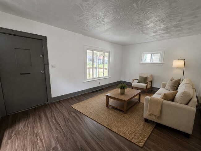Building Photo - 674 Hudson Ave