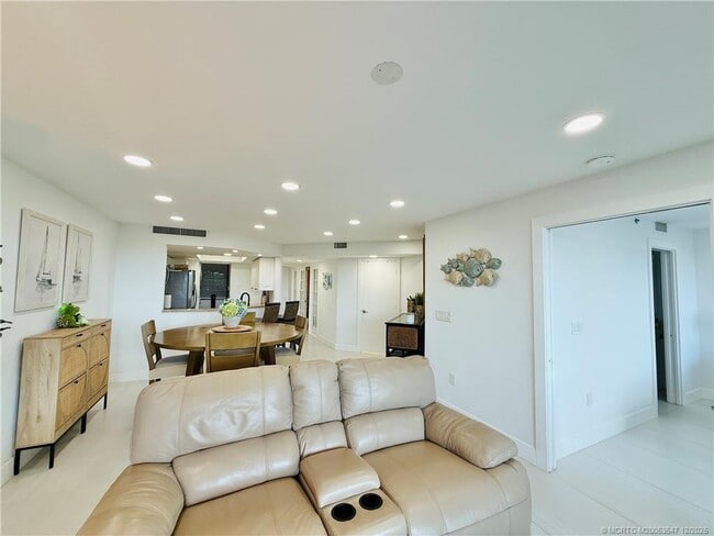 Building Photo - 8800 S Ocean Dr