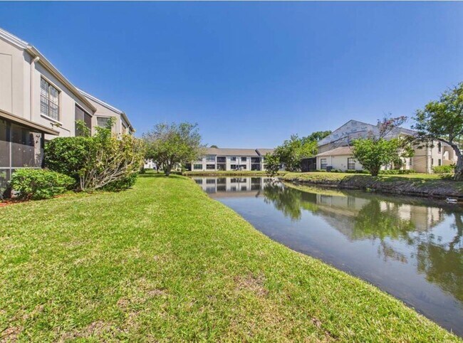 Building Photo - 2450 Pelican Ct