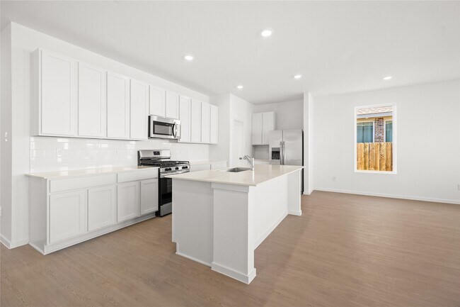 Building Photo - 823 Heaven Dr