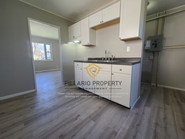 Building Photo - $500 OFF MOVE IN COSTS! Discover 3-bedroom, 1-bathroom Home, Available NOW!