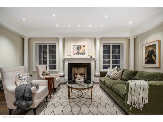 Building Photo - 446 W Huron St