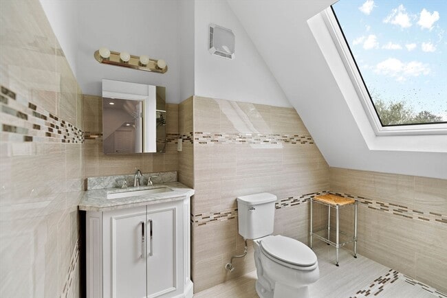 Building Photo - 201 Adams St