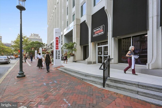 Building Photo - 4915 Hampden Ln