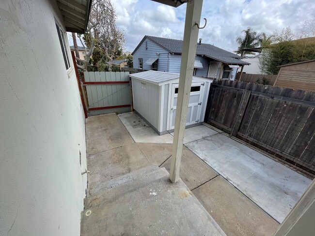 Building Photo - Gorgeous Home with Garage