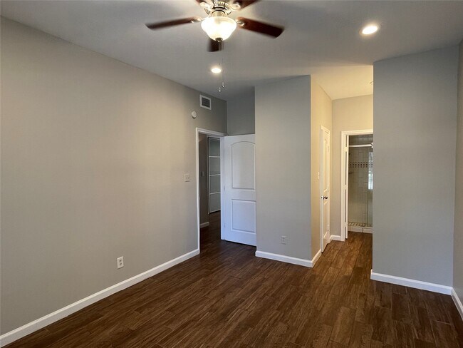 Building Photo - 6500 Harbor Town Dr