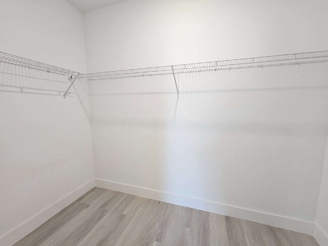 Building Photo - Private Master Bedroom and Bathroom available in a Large, Modern Home. The Master Bedroom feature...