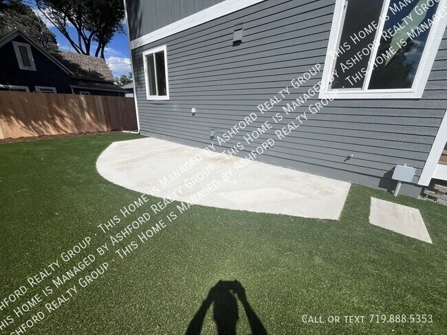 Building Photo - 839 E Willamette Ave