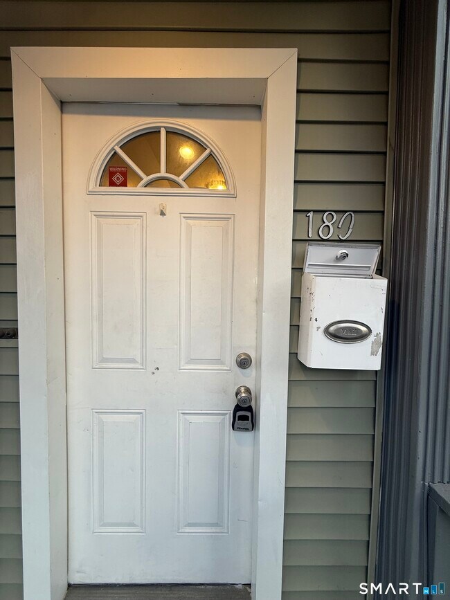 Building Photo - 180 5th St