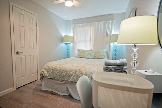 Building Photo - 413 SE Lana Ct