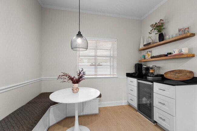 Building Photo - 607 S Glen Ave